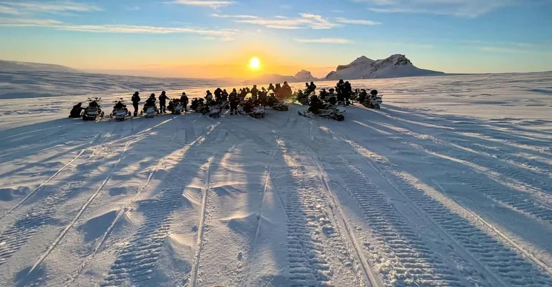 Reykjavík: Glacier Snowmobile and Hot Springs with Pickup — snowmobile tour in Reykjavik