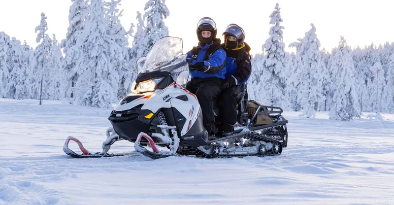 Snowmobile tours in Saariselkä