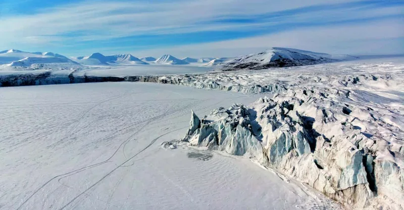 East Coast Snowmobile Expedition — snowmobile tour in Svalbard