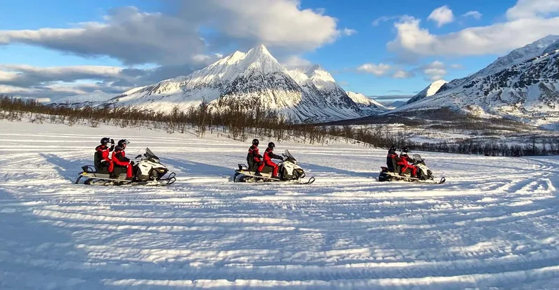 Snowmobile tours in Tromsø